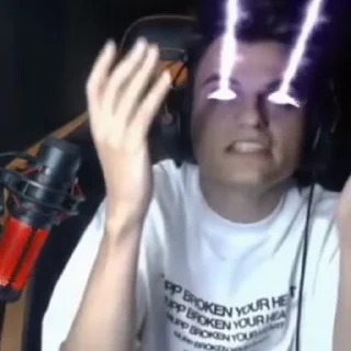 😠