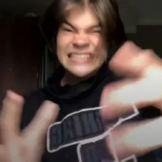 😡