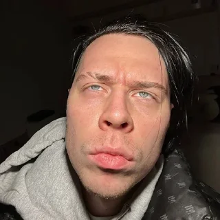 🤨