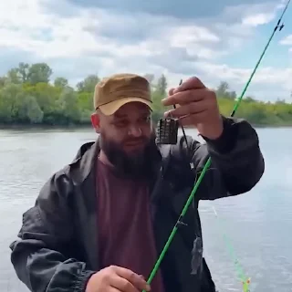 🎣