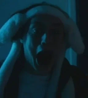 😨