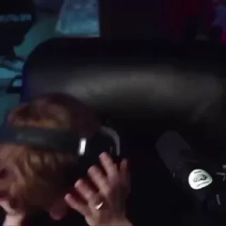😜