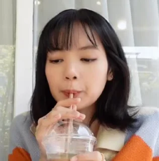 😐