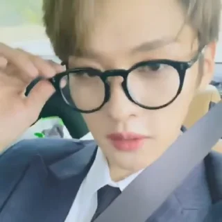 😑