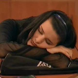 😴