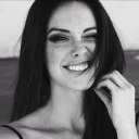 👸