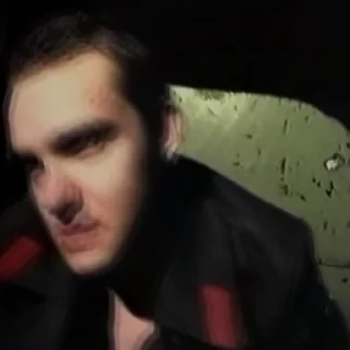 😠