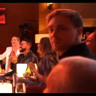 🥳