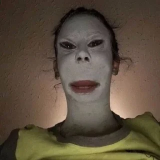 👽