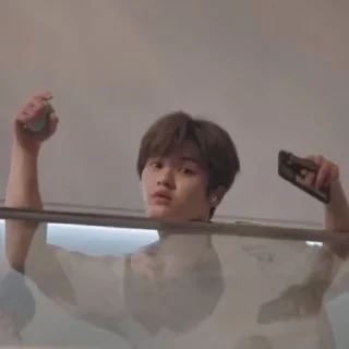 😐