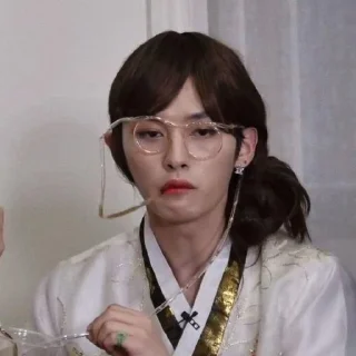 😐