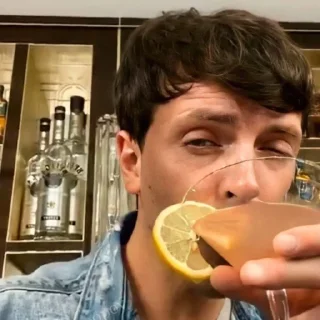 🍸
