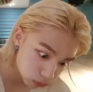 😠