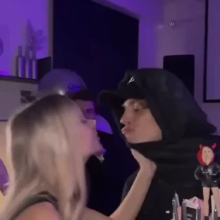 👩‍❤️‍👨