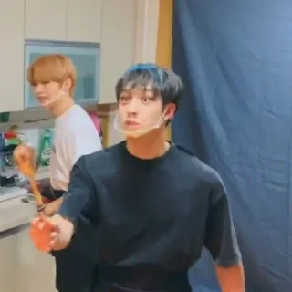 😠