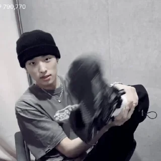 😶