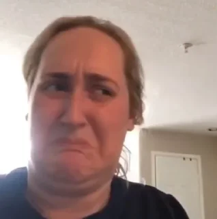 🤢