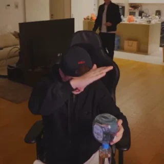 ✊