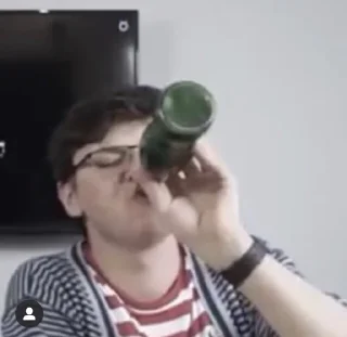 🍸