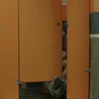 😨