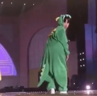 🥳