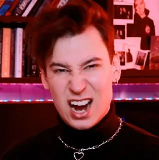 😠