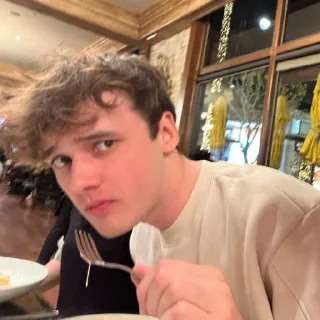 🤨