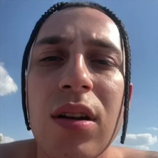 😨
