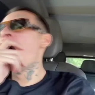 😴