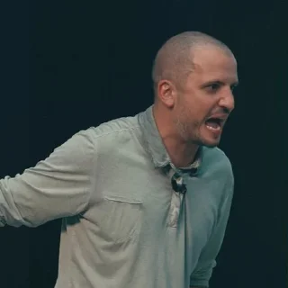 😠