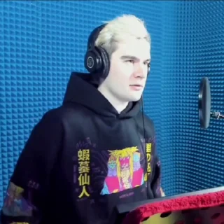 😴