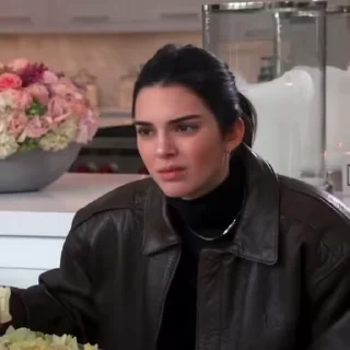 😐