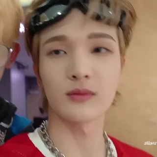 😐
