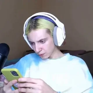 🤨
