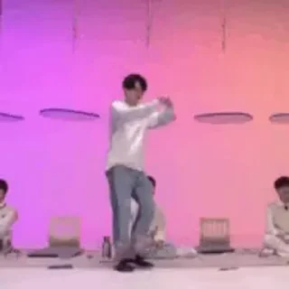 🕺
