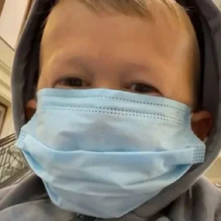 😷