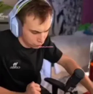 🕺