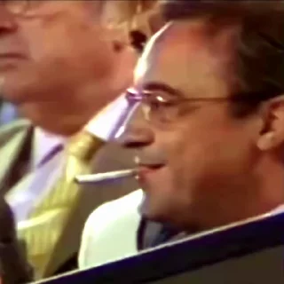 👽