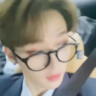 😡