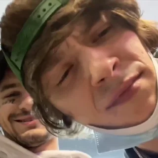 🤨