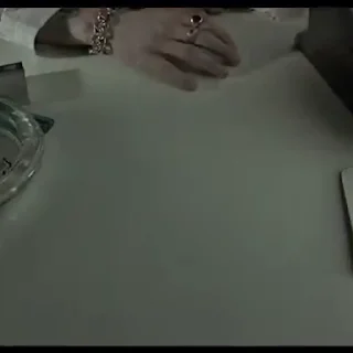 💷