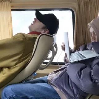 😴