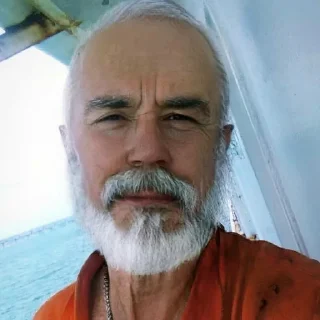 👴