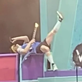 😨