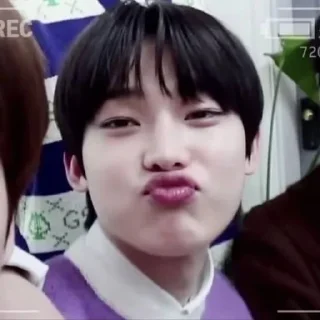 😗