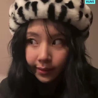 🌥️