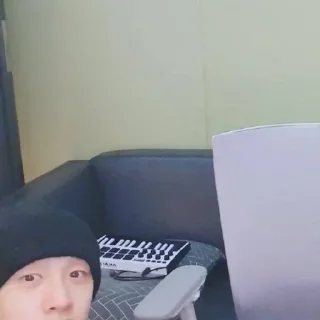 😳