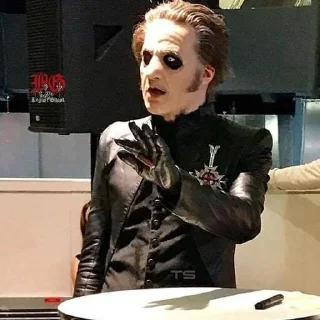 😨