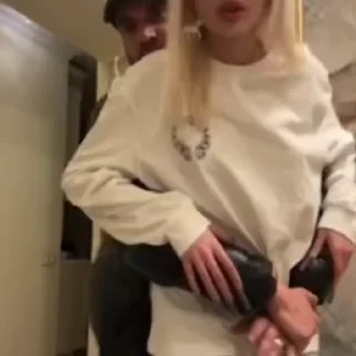 😗