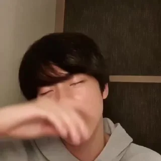 😣